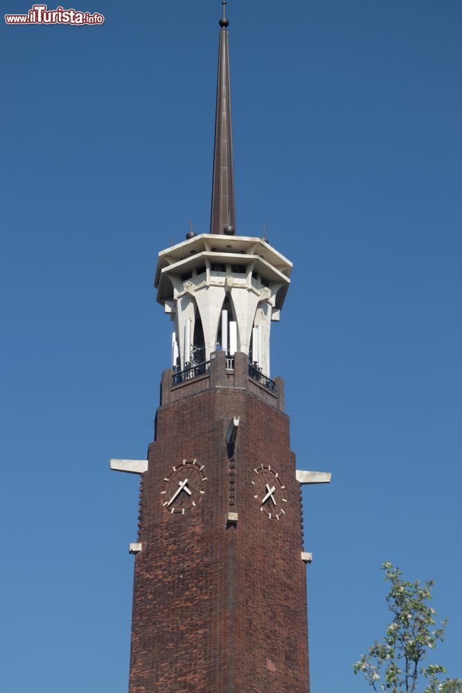 Immagine La torre olandese Koningstoren al Koningshof di Nijmegen, Olanda.