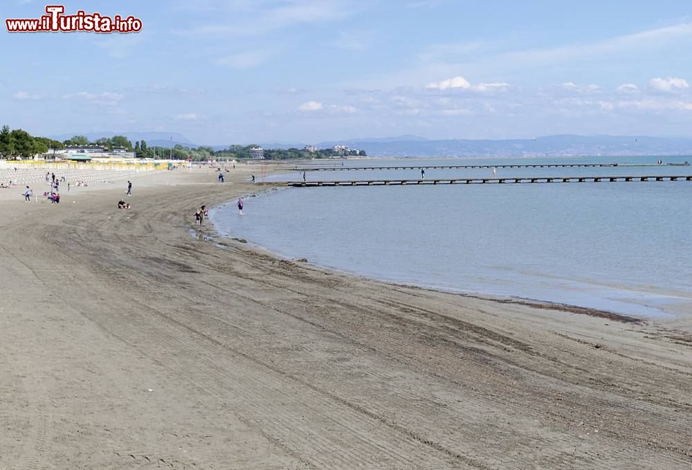 Immagine La vasta spiaggia sabbiosa di Grado in Friuli Venezia GIulia