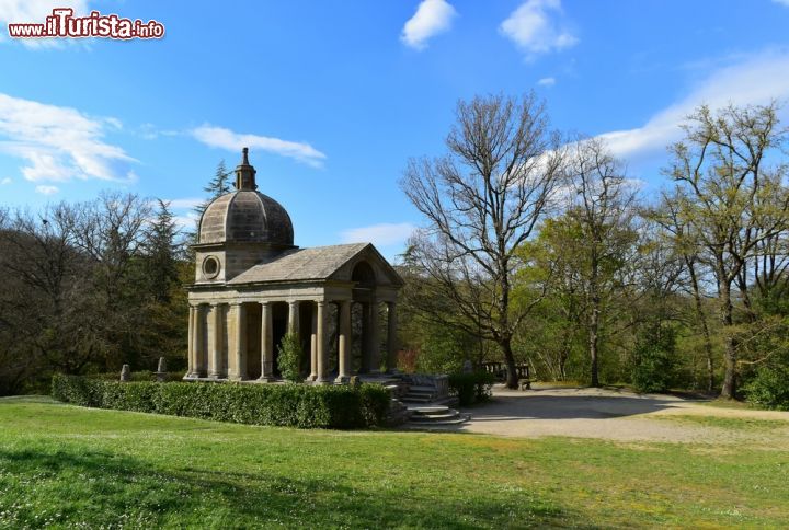 Immagine La visita al giardino di VIlla Orsini a Bomarzo, il parco dei Mostri - ©  ValerioMei / Shutterstock.com