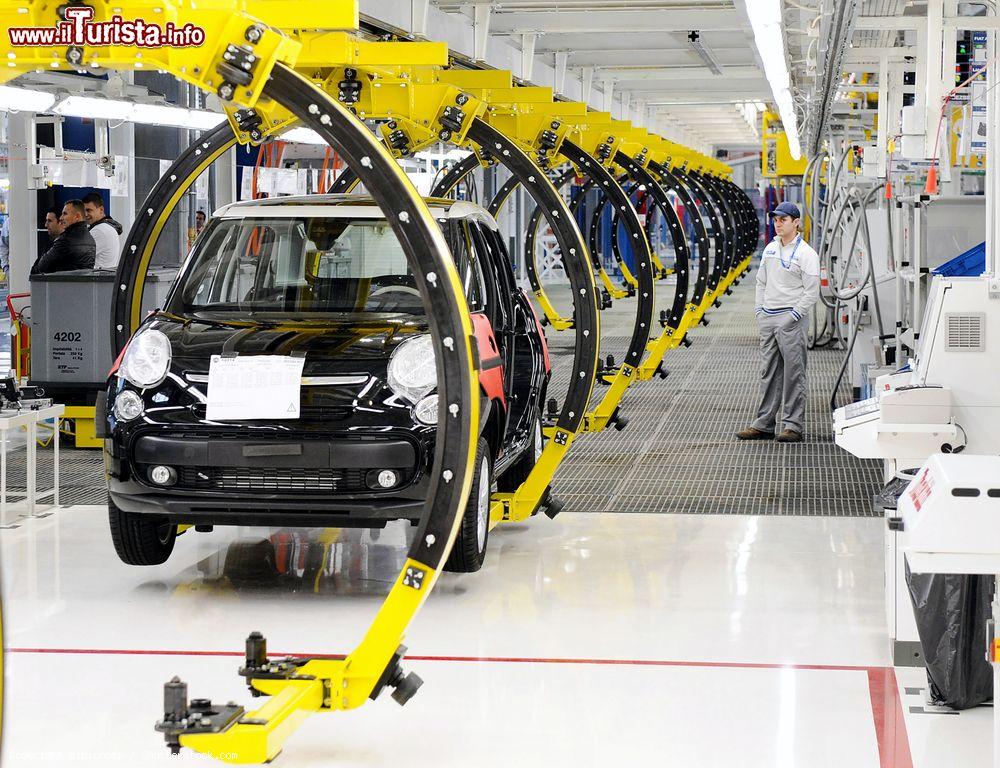 Immagine La visita alla fabbrica della FIAT a Kragujevac in Serbia. - © bibiphoto / Shutterstock.com