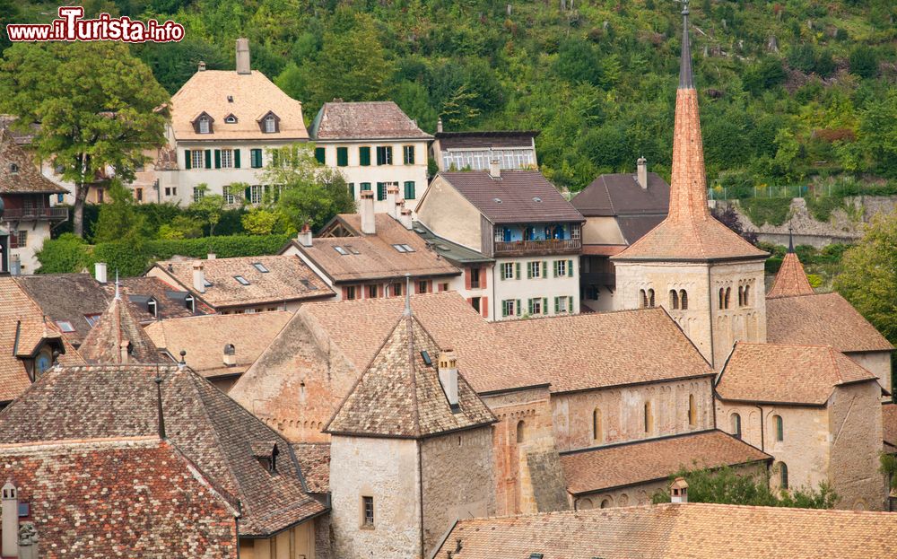 Immagine La vista del centro storico medievale di  Romainmotier in Svizzera