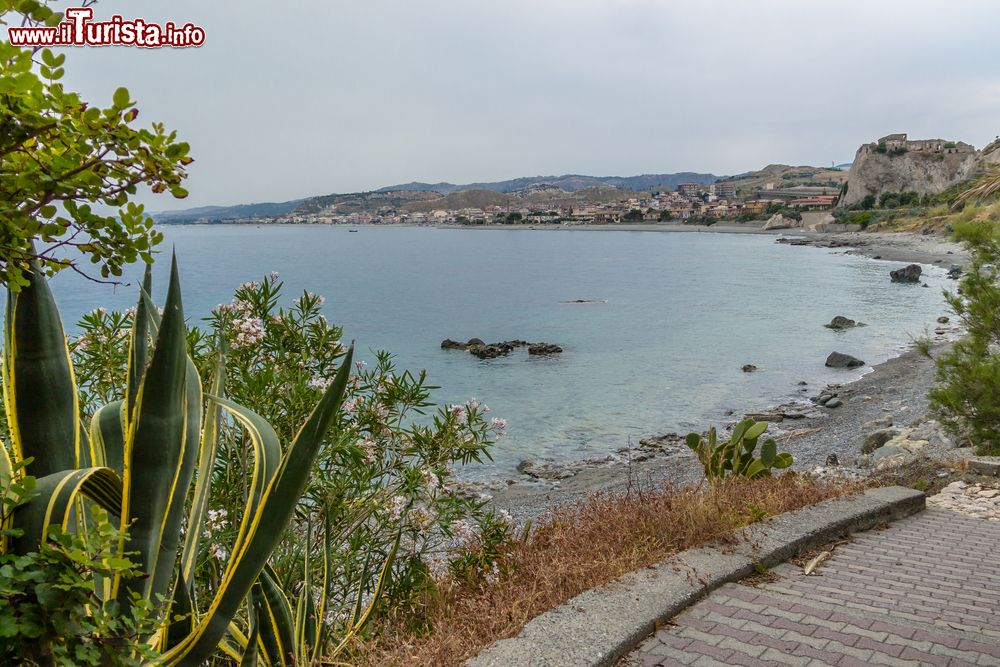 Immagine La vista panoramica della costa ionica nel sud della Calabria, Bova Marina