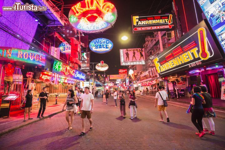 Immagine La vita notturma di Pattaya, la città più peccaminosa della Thailandia - © flydragon / Shutterstock.com