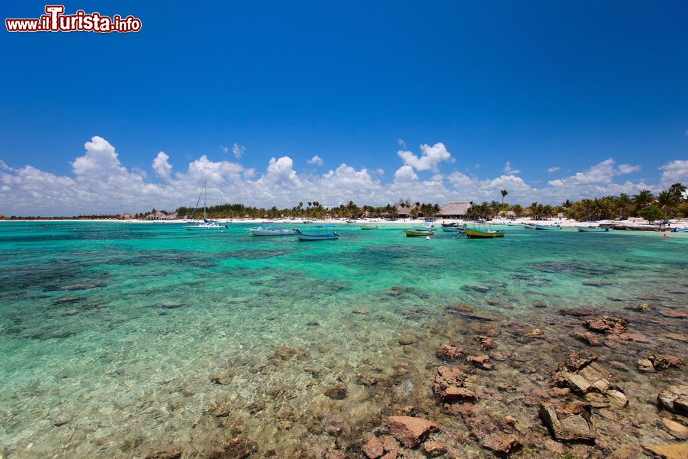 Immagine L'acqua cristallina del mare dei Caraibi nei pressi di Akumal, Riviera Maya, Messico.