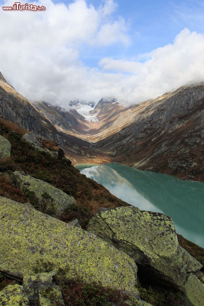 Immagine Il Lago di Goscheneralp (Göscheneralpsee), incastonato tra le Alpi svizzere nei pressi della cittadina di Goschenen.