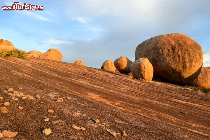 Immagine Nella microregione di Cariri si possono ammirare dei tramonti mozzafiato presso le rocce dei Lajedo de Pai Mateus, nello stato di Pairiba (Brasile)