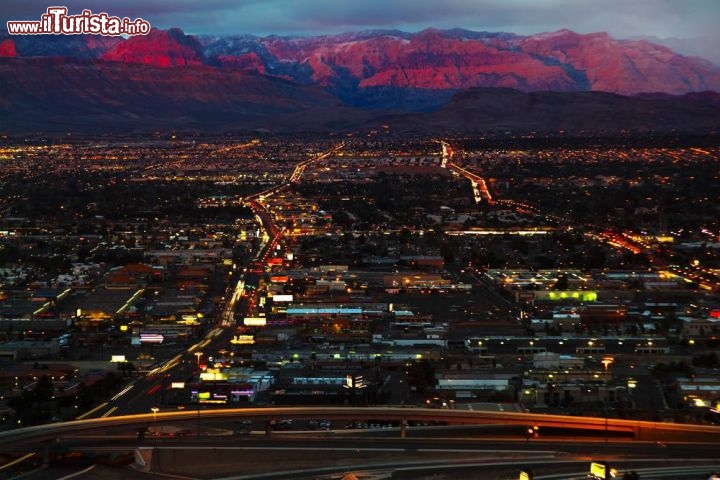 Immagine Vista panoramica al tramonto di Las Vegas - © egd  / Shutterstock.com