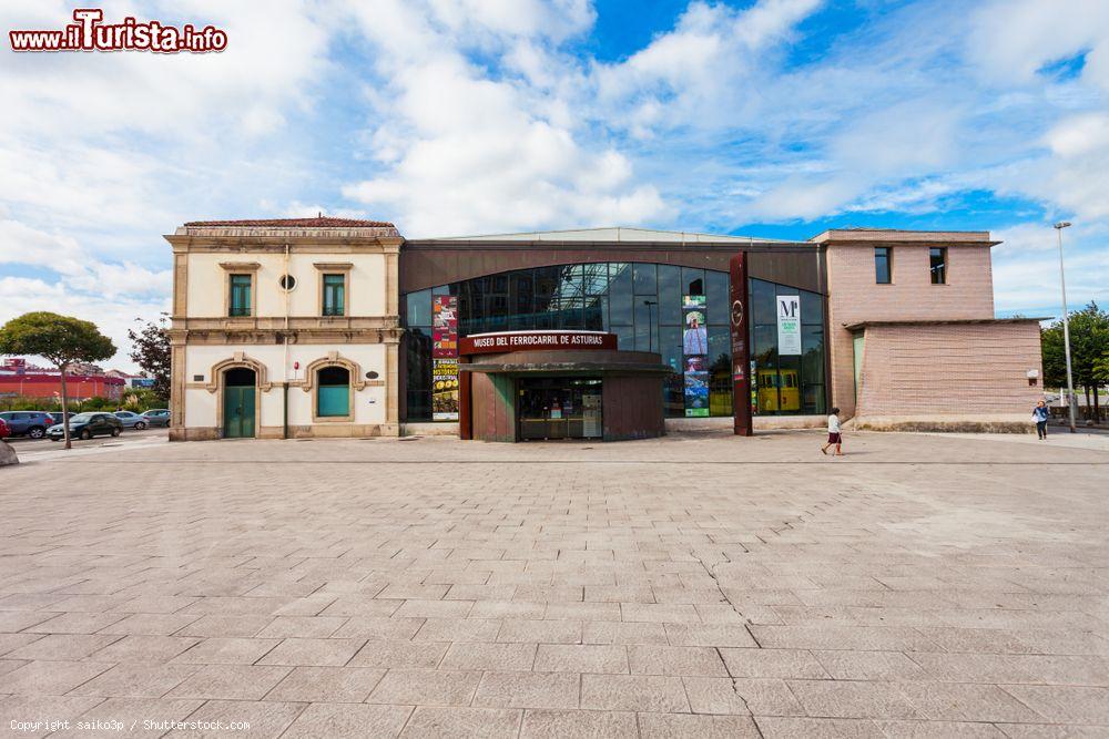 Immagine L'Asturias Gijon Railway Museum (Museo del Ferrocarril de Asturias) a Gijon, Spagna. Quest'area museale è stata creata per la conservazione e la diffusione del patrimonio ferroviario storico delle Asturie - © saiko3p / Shutterstock.com