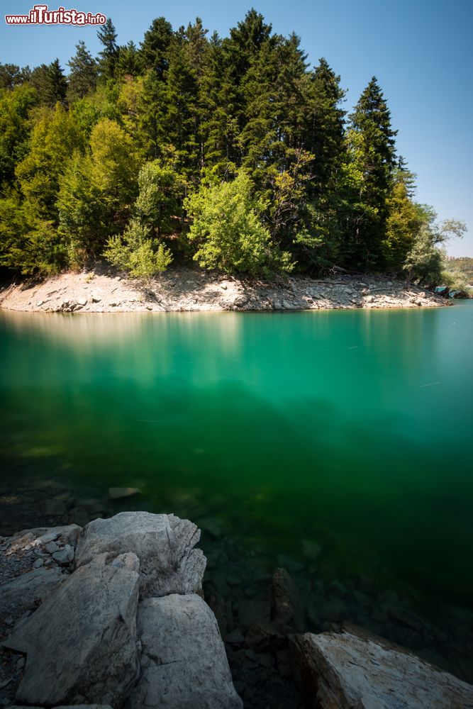 Immagine Le acque verdi del lago di Suviana, bacino artificiale dell'Emilia-Romagna