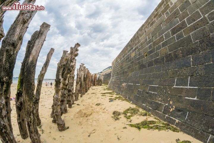 Immagine Le antiche mura di Saint-Malo in Bretagna, Francia. - © pisaphotography / Shutterstock.com