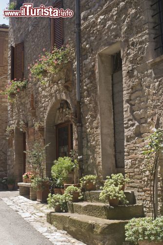 Immagine Le case antiche del borgo di Corciano in Umbria - © Claudio Giovanni Colombo / Shutterstock.com