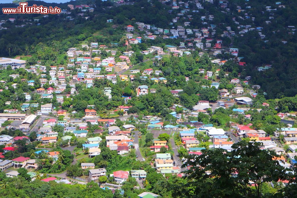 Immagine Le case sparse di Castries la capitale di Saint Lucia