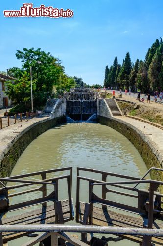 Immagine Le chiuse di Fonsérannes sul Canal du Midi a Beziers, Francia. Rappresentano l'ingresso nella città di Beziers - © 223806721 / Shutterstock.com