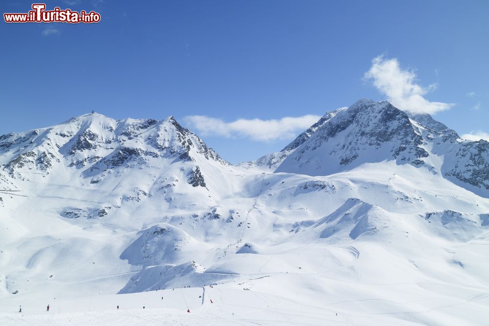 Immagine Le cime innevate del comprensorio sciistico di Les Arcs, Francia.