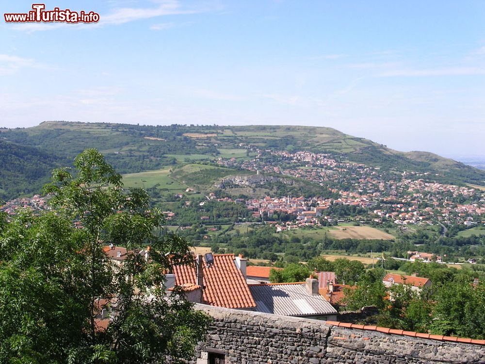 Immagine Le colline dell'Alvernia intorno a La Roche Blanche, Clermont-Ferrand - © Frank Auvergne, Wikipedia