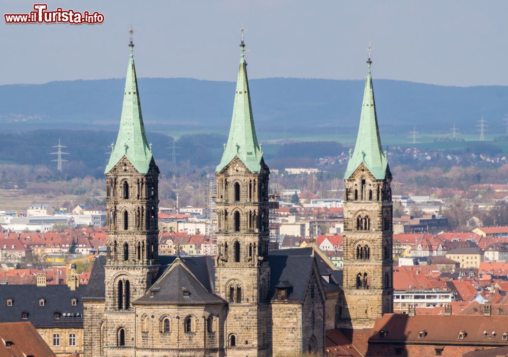 Immagine Le cupole della cattedrale di Bamberga, Germania: l'edificio religioso ospita al suo interno le sepolture di Enrico II° il Santo e di sua moglie Cunegonda.