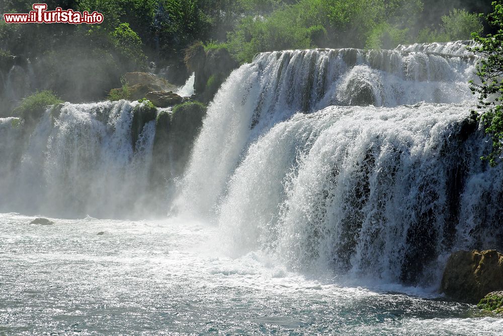 Immagine Le famose cascate di Krka, Croazia. Il parco nazionale che ospita queste suggestive cascate d'acqua si trova nell'entroterra di Sibenik, a 80 km da Zara.