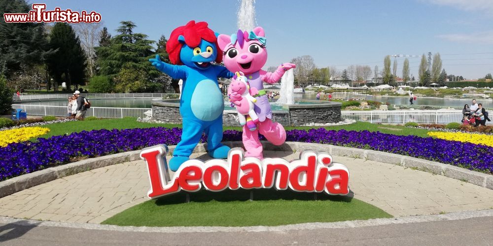 Immagine Le mascotte Mia e Leo nel parco di Leolandia in Lombardia