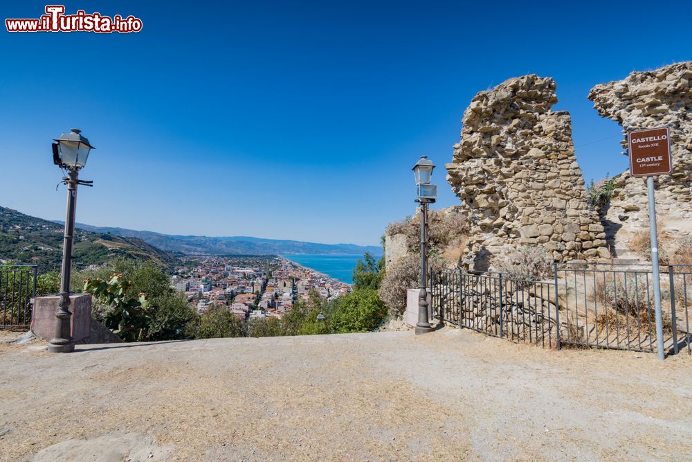 Immagine Le rovine del Castello di Capo d'Orlando in Sicilia.