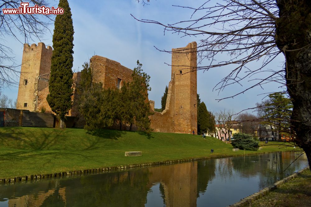 Immagine Le rovine della Rocca e del castello di Noale, nei dintorni di Venezia (Veneto).