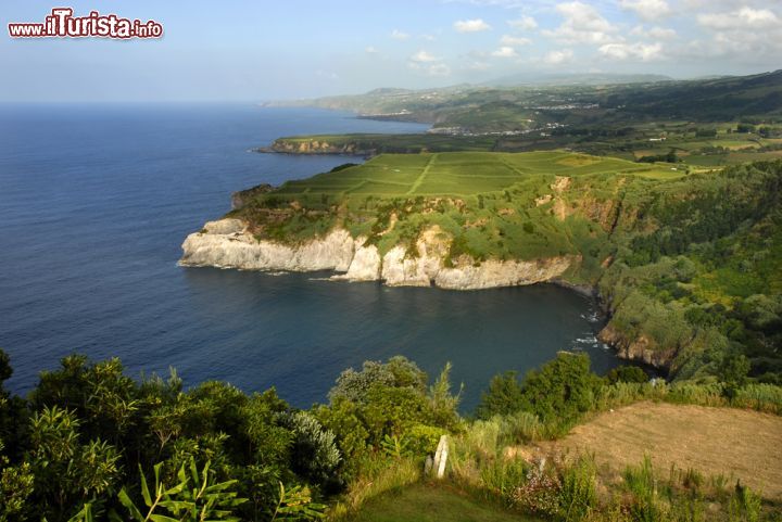 Immagine Le scogliere dell'isola di Sao Miguel, Azzorre, viste dall'alto (Portogallo) - © 7524919 / Shutterstock.com