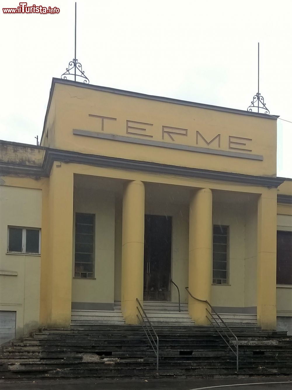 Immagine Le Terme d'epoca liberty a Sant Andrea Bagni, oggi dismesse - © FranzK, CC BY-SA 4.0, Wikipedia