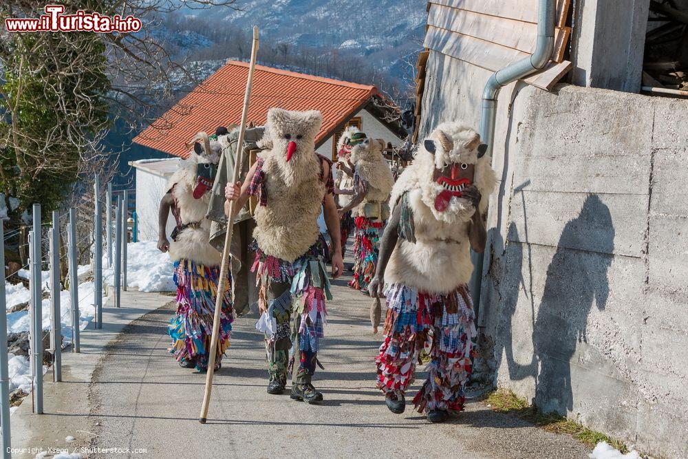 Immagine Le tradizionali maschere "Ta grdi" del Carnevale di Dreznica in Slovenia - © Xseon / Shutterstock.com