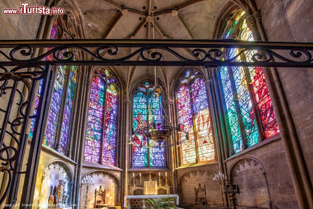 Immagine Le vetrate della cattedrale di Santo Stefano a Metz, Francia. Con circa 6500 metri quadrati di vetrate, questa cattedrale è considerata la più grande "vetreria" gotica d'Europa - © travelview / Shutterstock.com