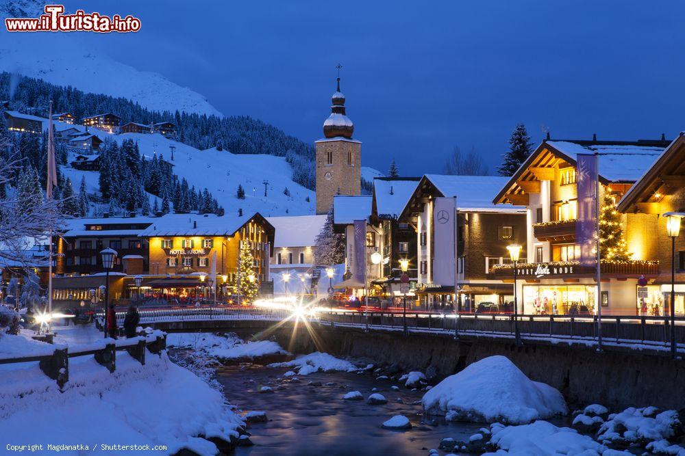 Immagine Lech di sera in inverno, siamo in Austria il una popolare meta sciistica - © Magdanatka / Shutterstock.com