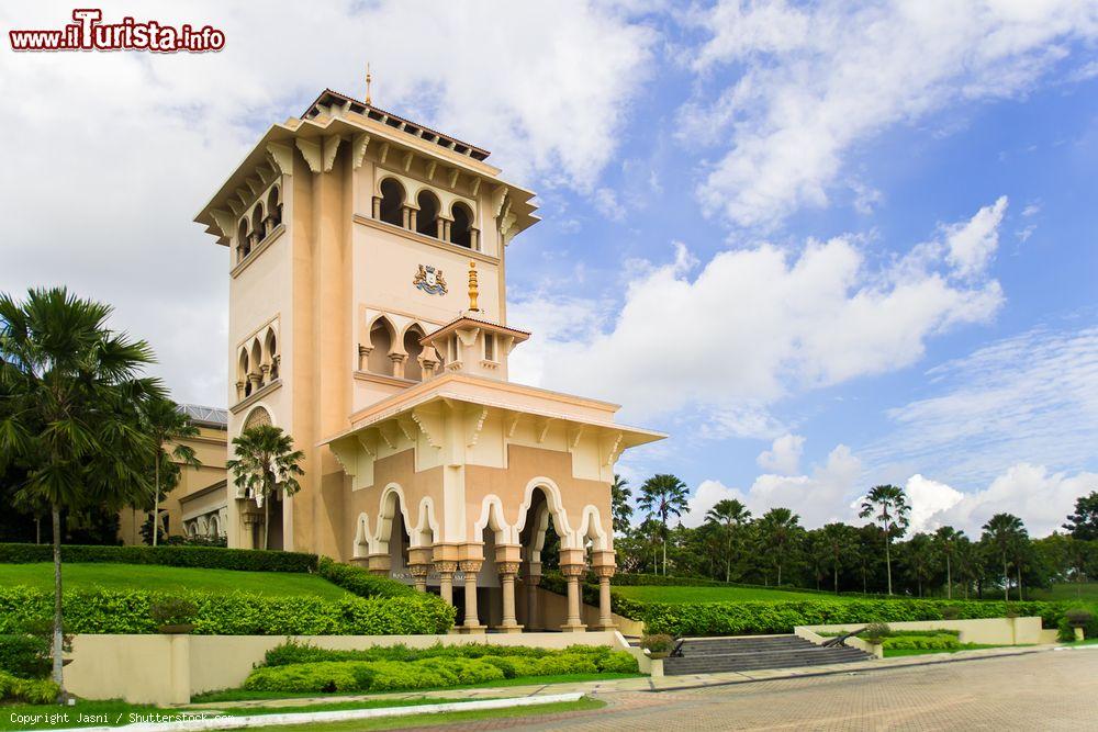 Immagine L'edificio del Kota Iskandar a Johor, Malesia. Quest'elegante palazzo accoglie il centro amministrativo del governo di Johor - © Jasni / Shutterstock.com