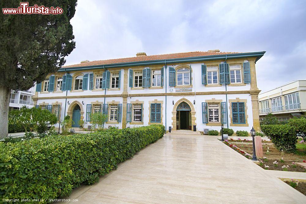 Immagine L'elegante edificio della EVKAF Foundation a Kyrenia, isola di Cipro.  - © photo stella / Shutterstock.com