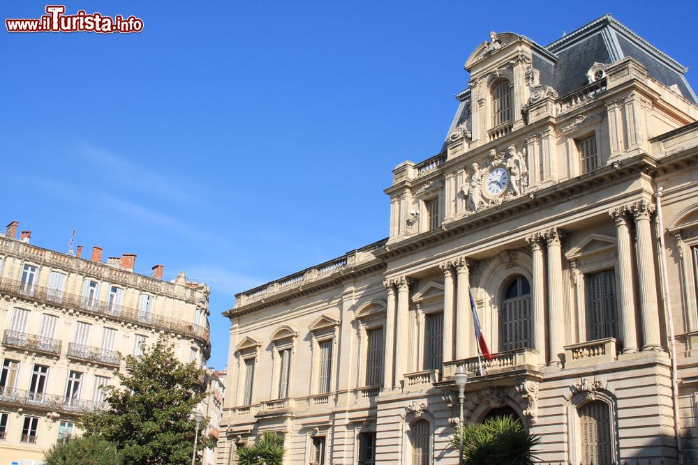 Immagine L'elegante Palazzo di Giustizia della città di Montpellier in Occitania, Francia.