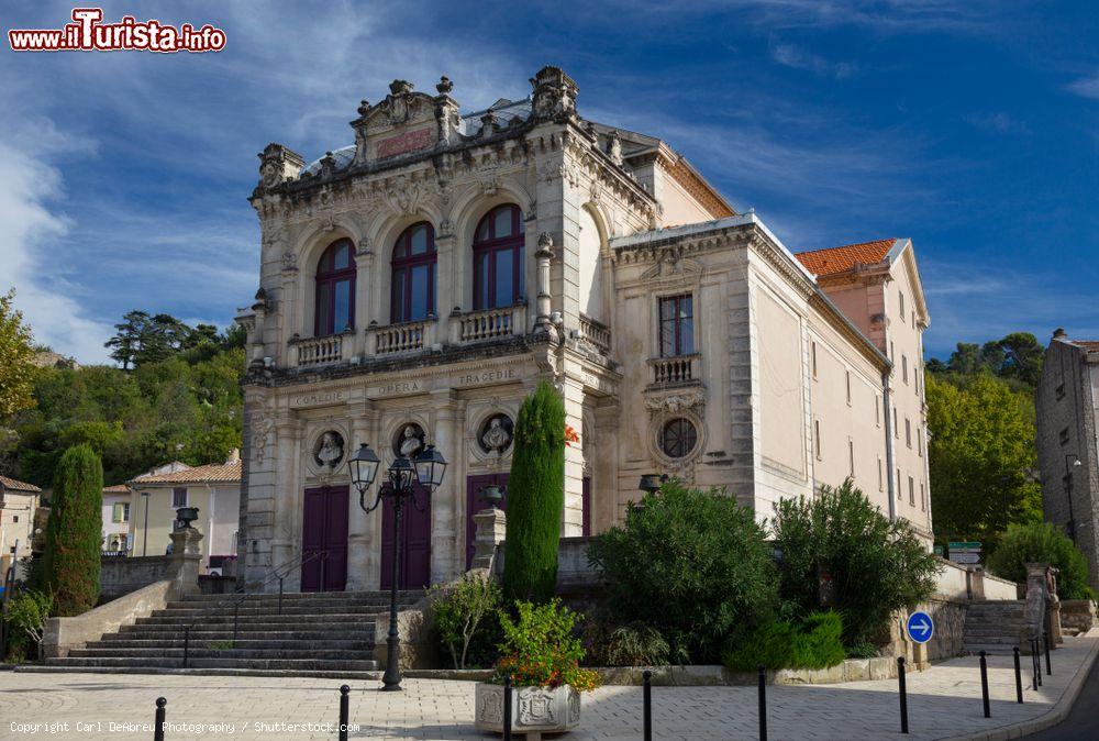 Immagine L'elegante teatro municipale della città di Orange, Vaucluse, Francia. La sua costruzione risale al 1882 - © Carl DeAbreu Photography / Shutterstock.com