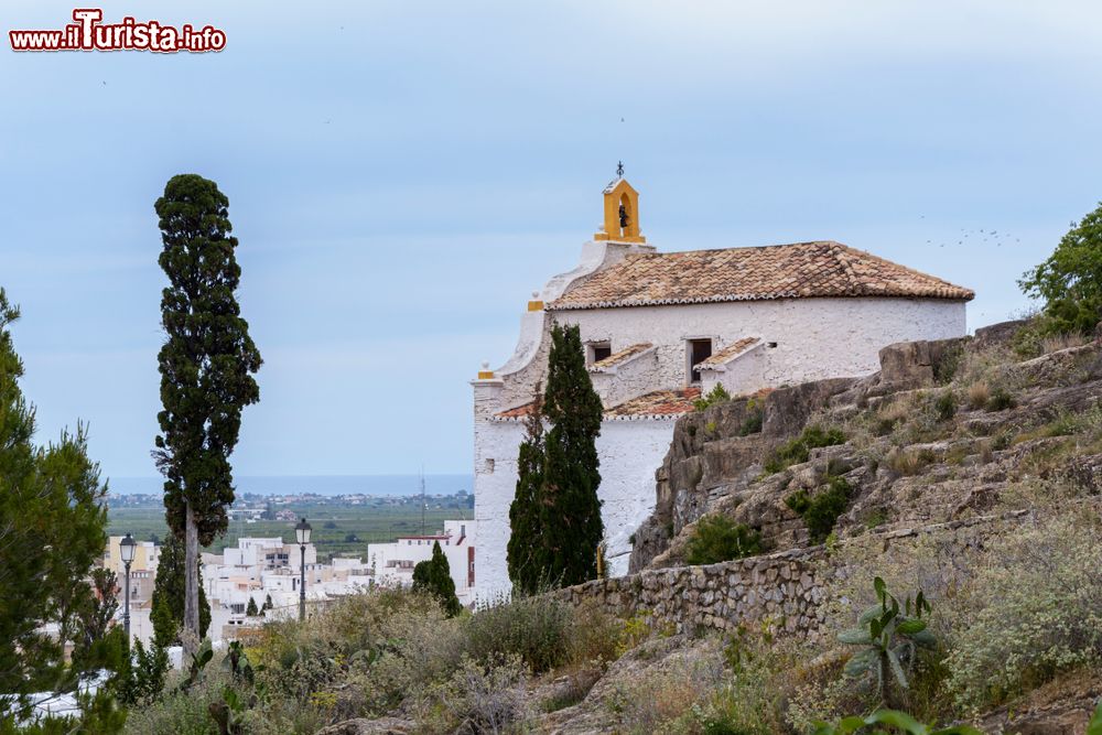 Immagine L'eremo del Calvario a Sagunto, Spagna: situato alle pendici del monte del castello, venne costruito a metà del XIX° secolo.