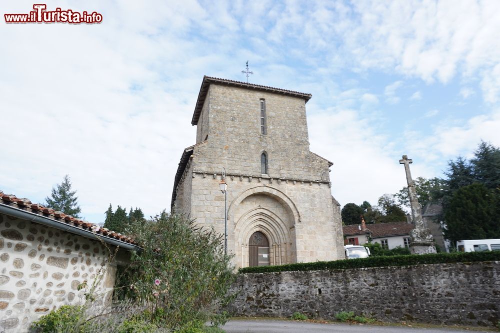 Immagine Limoges, Francia: una vecchia chiesa cattolica che nel periodo delle vacanze diventa un museo.