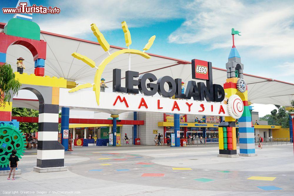 Immagine L'ingresso di Legoland Malaysia nello stato di Johor: è stato inaugurato nel 2012 dal sultano Ibrahim Ismail - © Creativa Images / Shutterstock.com