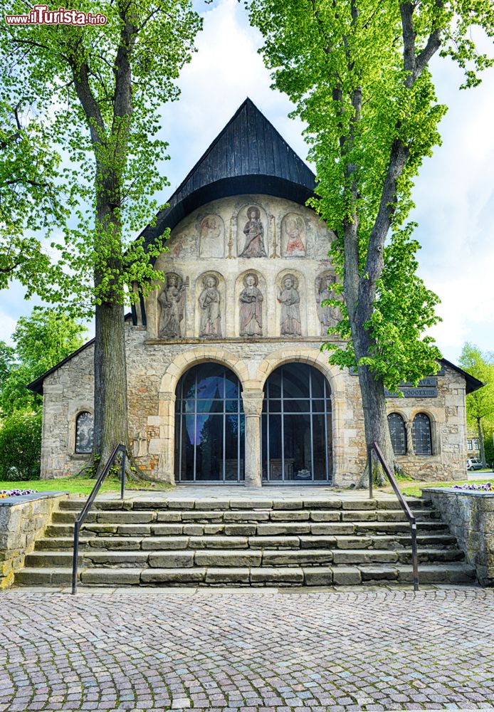 Immagine L'ingresso frontale della Dom Chapel a Goslar, Germania.