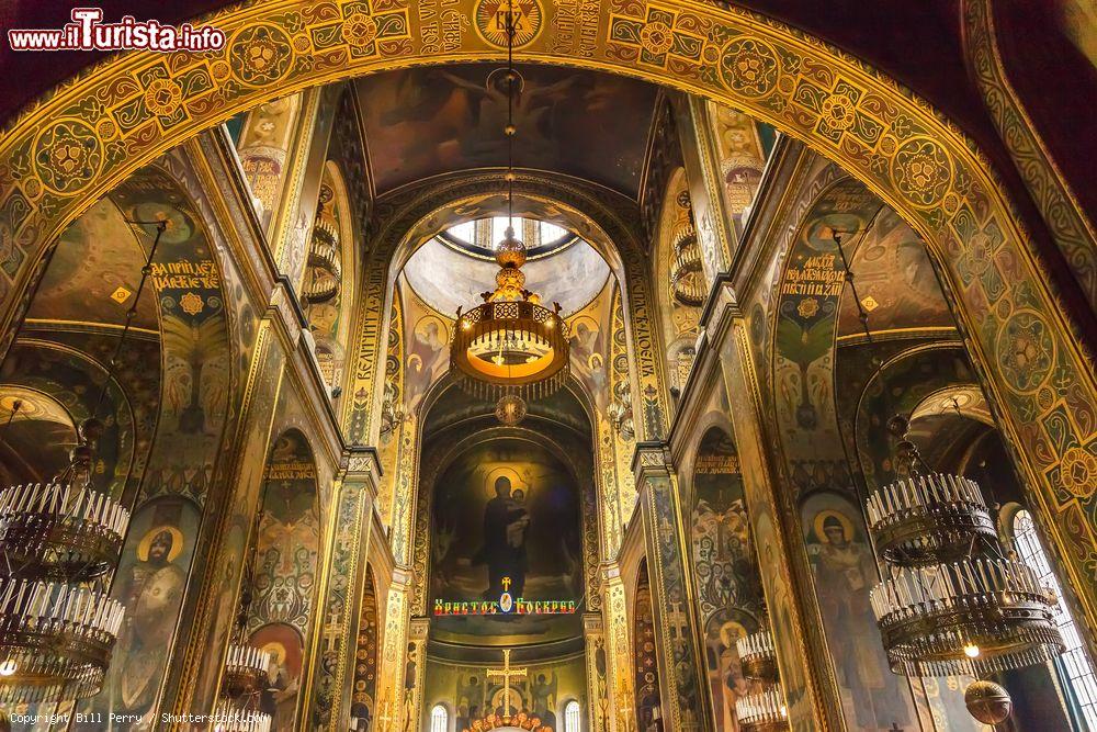 Immagine L'interno della basilica di Saint Volodymyr a Kiev, Ucraina. Costruito fra il 1882 e il 1896, questo luogo di culto rappresenta la chiesa madre della religione ortodossa ucraina - © Bill Perry / Shutterstock.com