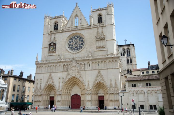 Immagine Lione, la basilica di Notre-Dame de Fourviere, Francia - © Pe3k / Shutterstock.com