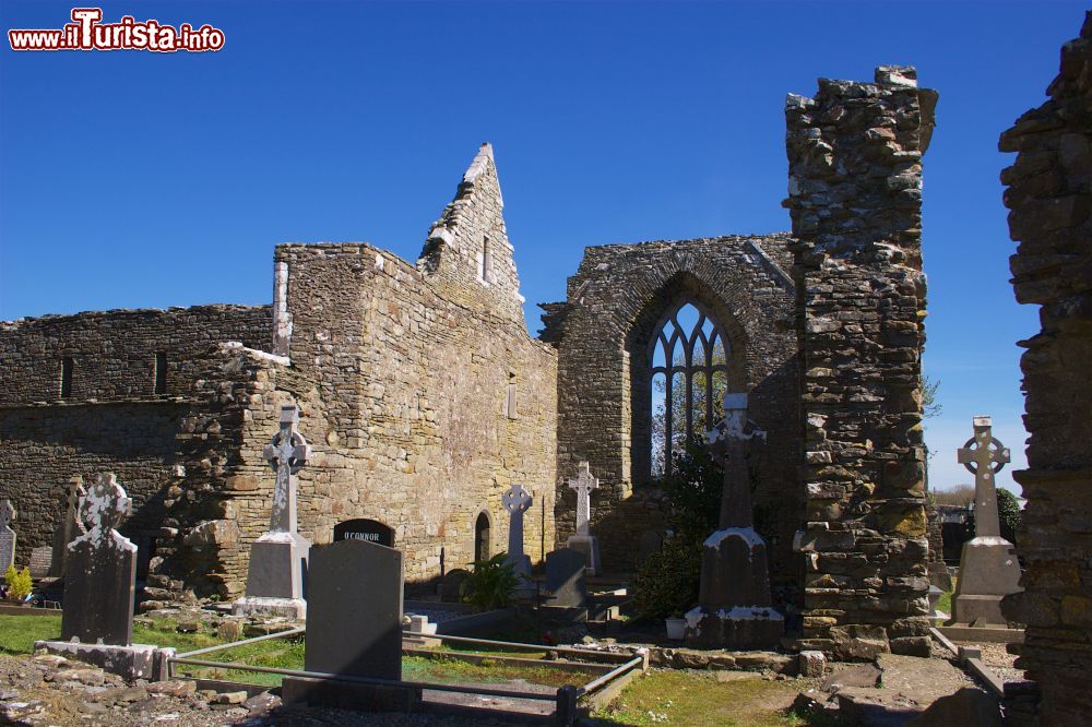 Immagine Lislaughtin Abbey, le rovine di una abbazia medievale di frati francescani vicino a Ballylongford in Irlanda