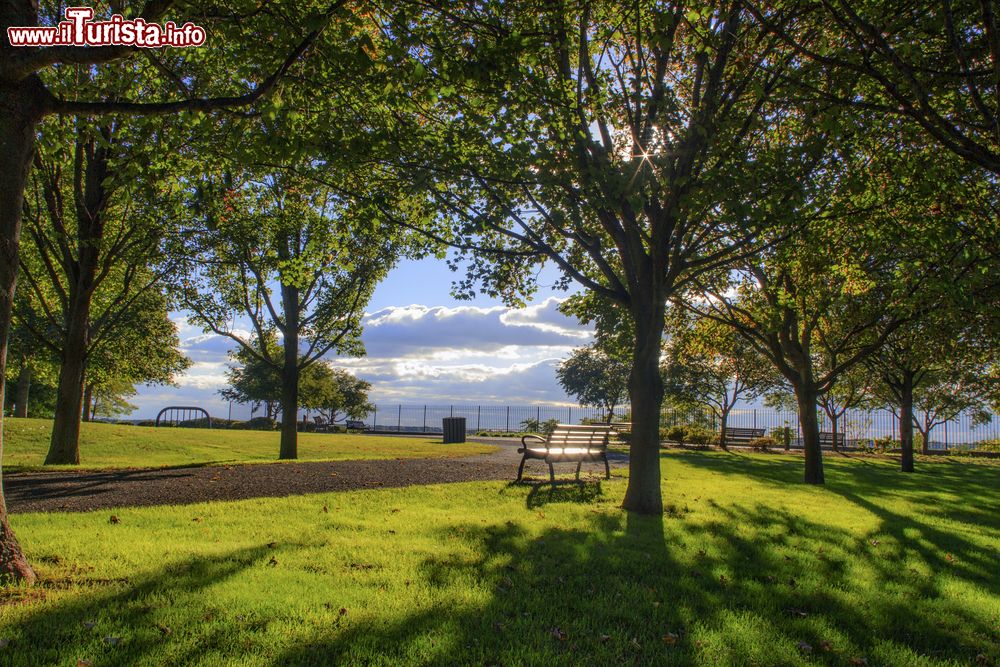 Immagine Il Crescent Park di Providence, Rhode Island, poco prima del tramonto, Stati Uniti d'America. Famoso parco divertimenti dell'East Providence, quest'area verde venne fondata nel 1886 da George B. Boyden.