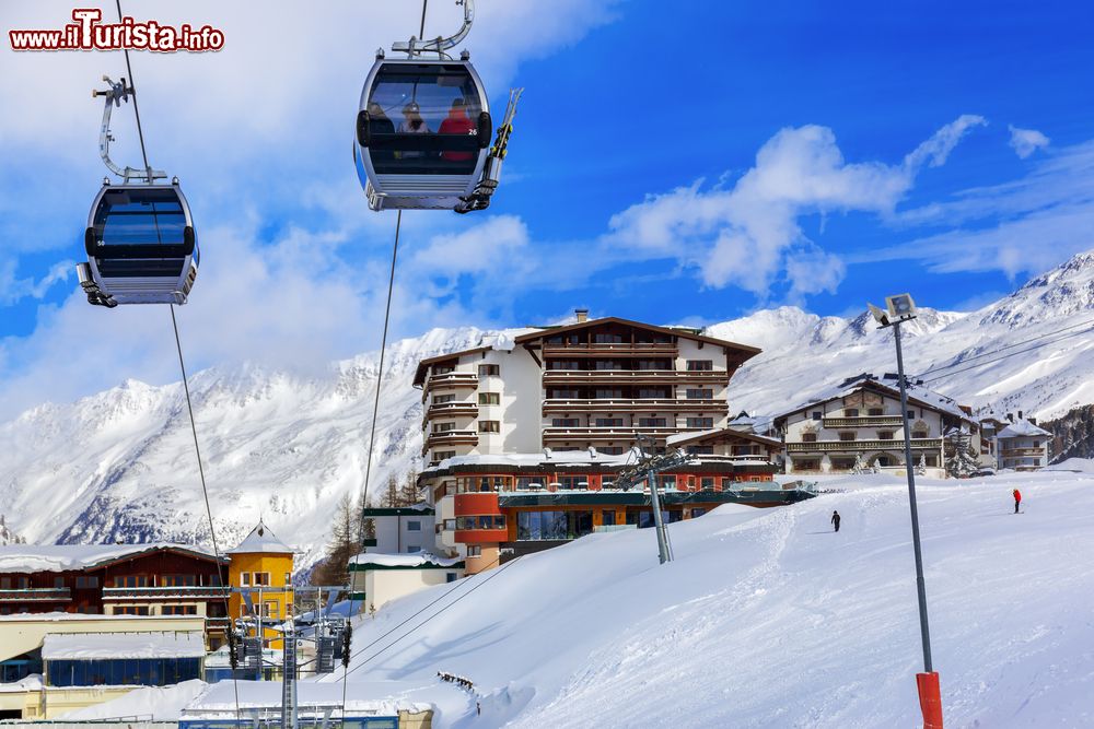 Immagine Lo ski resort di Obergurgl, Austria. Questa bella località sciistica offre panorami mozzafiato e neve garantita da metà novembre a inizi maggio.