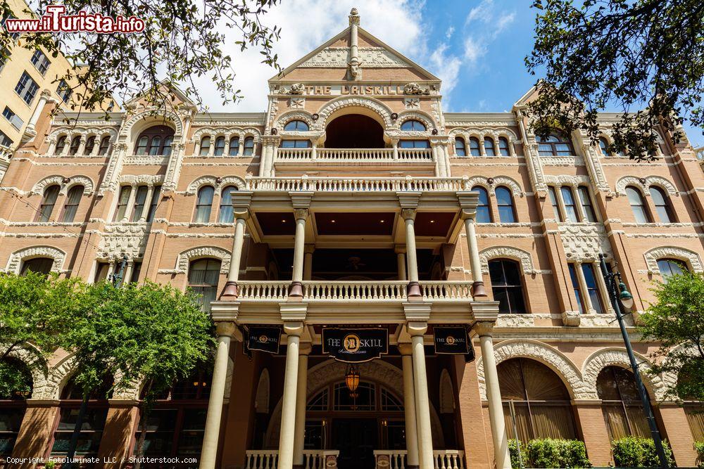 Immagine Lo storico Driskill Hotel in Brazos Street a Austin, Texas: costruito nel 1886, questo albergo di lusso sorge a dieci minuti dal Campidoglio - © Fotoluminate LLC / Shutterstock.com