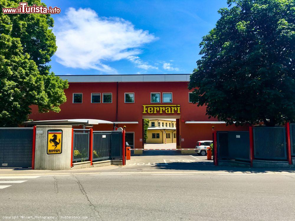 Immagine Lo storico ingesso della Ferrari di Maranello, la fabbirca delle autovetture sportive più famose del mondo - © MRicart_Photography / Shutterstock.com