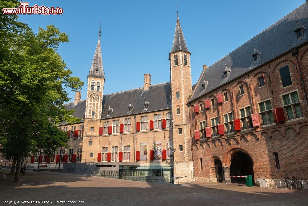 Immagine Lo Zeeuws Museum di Middelburg, Olanda: si tratta di uno spazio museale sulla provincia della Zelanda - © Natalia Paklina / Shutterstock.com