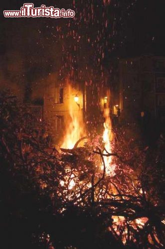 Immagine Lodè (Sardegna): il 17 gennaio si festeggia Sant'Antonio con il grande falò