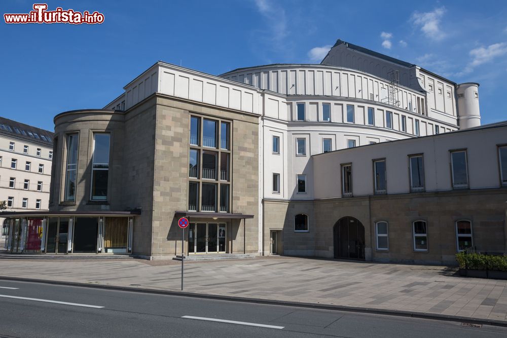 Immagine L'Opera di Wuppertal, Germania. Costruita in stile Art Nouveau nel 1905, venne progettata dall'architetto Carl Moritz e poi ricostruita in seguito ai gravi danni riportati durante la Seconda Guerra Mondiale.