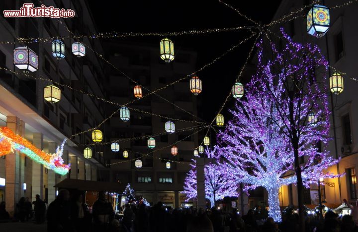 Immagine Le spettacolari luci di Natale e i mercatini dell'avvento a Salerno in Campania - © Baldas1950 / Shutterstock.com