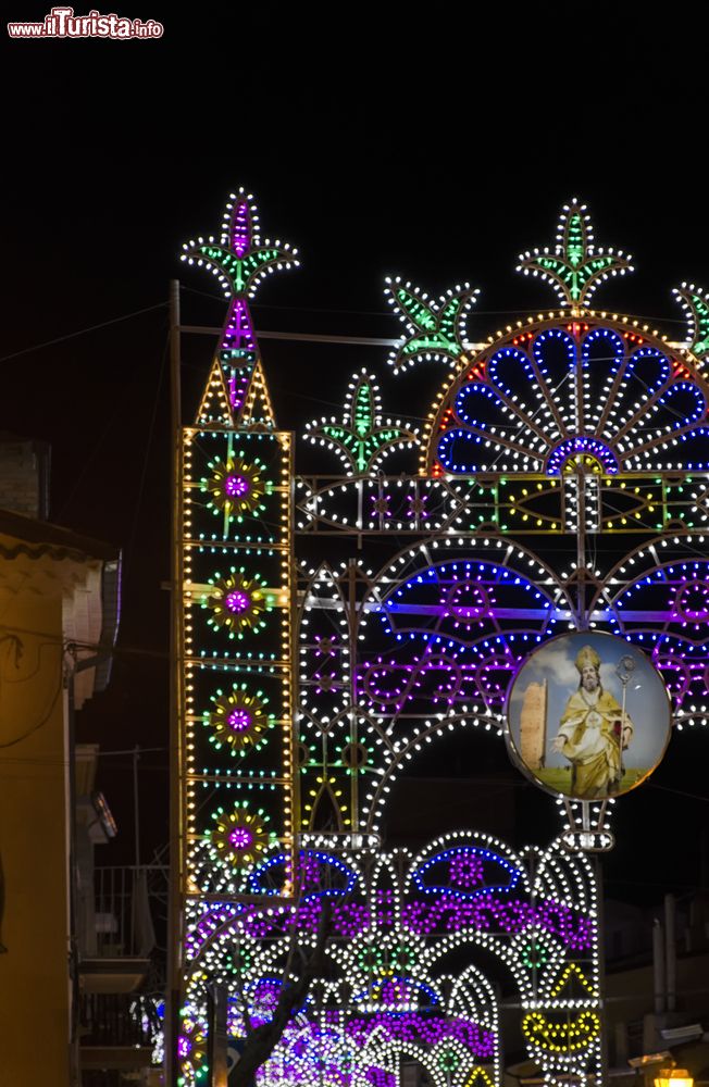 Immagine Luminarie per la Festa di Sant'Alberto a Pietramonecorvino in provincia di Foggia