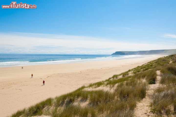 Immagine Tolsta beach a Lewis and Harris, Scozia - Un lungo tratto di spiaggia lambita dall'Oceano Atlantico: siamo a Tolsta beach, situata a nord della strada B895, fra le più esclusive dell'isola © DrimaFilm / Shutterstock.com